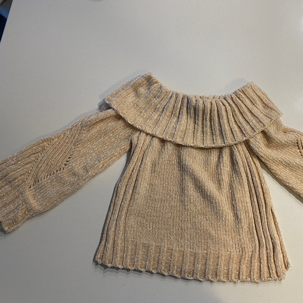 Love Riche Off-shoulder Sweater